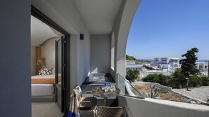 Deluxe Double or Twin Room with Hot Tub | Premium bedding, in-room safe, individually decorated - Anemone Luxury Suites (Santorini)
