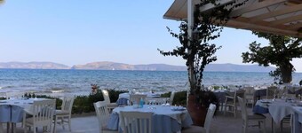 Vassia Holiday Home's