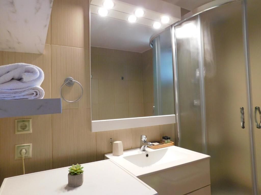 Shower, free toiletries, hair dryer, bathrobes