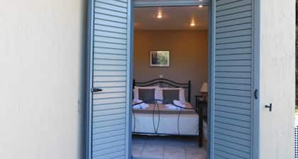 Vassia Holiday Home's