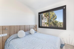 5 bedrooms, iron/ironing board, WiFi, bed sheets - La Manga Club Individual Villa 614 (Atamaría)