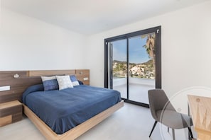 5 bedrooms, iron/ironing board, WiFi, bed sheets - La Manga Club Individual Villa 614 (Atamaría)