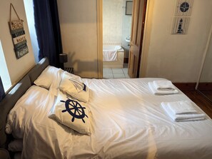 2 chambres, fer et planche à repasser, accès Internet, draps fournis