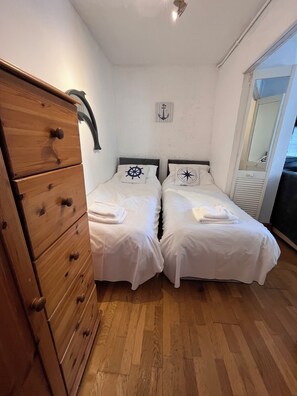 2 chambres, fer et planche à repasser, accès Internet, draps fournis