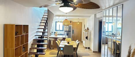 Appartement, 2 chambres, accessible aux personnes à mobilité réduite, balcon | Salle à manger