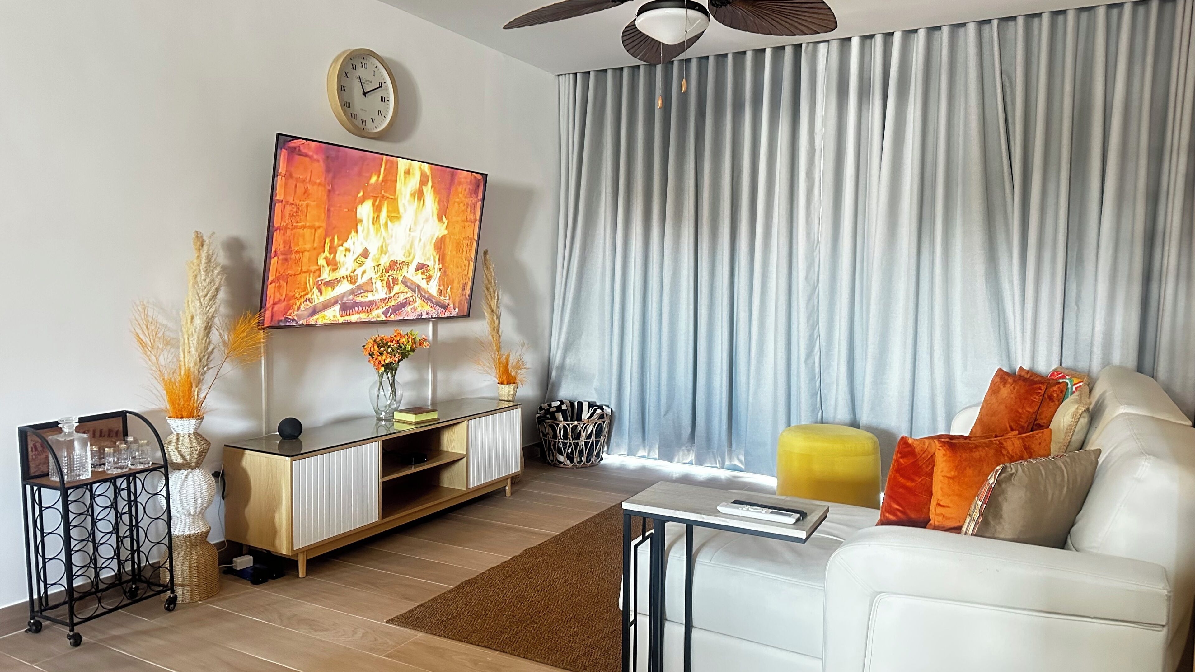 Apartment, 2 Bedrooms, Accessible, Balcony | Living room