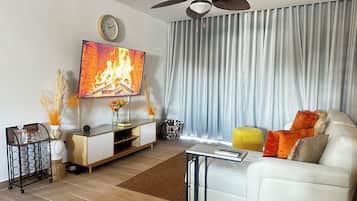 Apartment, 2 Bedrooms, Accessible, Balcony | Living room