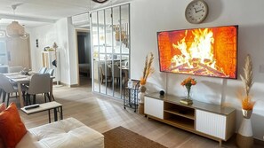 Apartment, 2 Schlafzimmer, barrierefrei, Balkon | Wohnzimmer