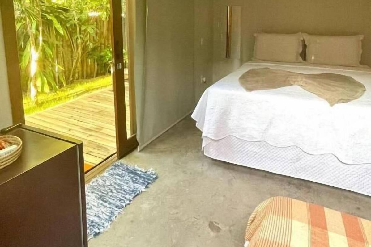 Minibar, blendingsgardiner, strykejern/-brett og wi-fi (inkludert)