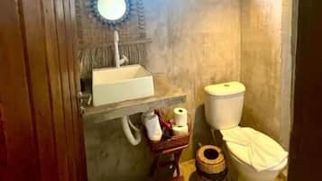 Ilmaiset hygieniatuotteet, hiustenkuivaaja, saippua, sampoo