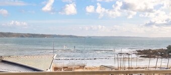Flat with a balcony overlooking the sea, 50 metres from the beach