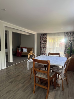 Dining room - Cozy 2-bedroom House Rental in Whangārei, New Zealand (Whangarei)
