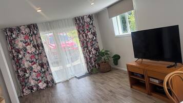 House, 2 Bedrooms | Living room