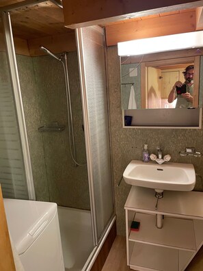 Chalet, 1 Schlafzimmer, Terrasse, Gartenblick | Badezimmer