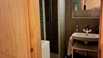 Chalet, 1 Bedroom, Patio, Garden View | Bathroom