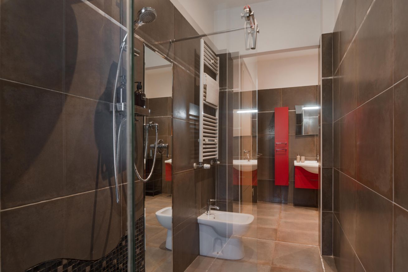 Doccia, set di cortesia gratuito, asciugacapelli, bidet