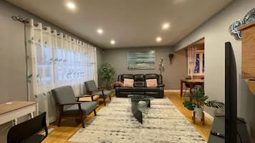 House, 2 Bedrooms | Living room