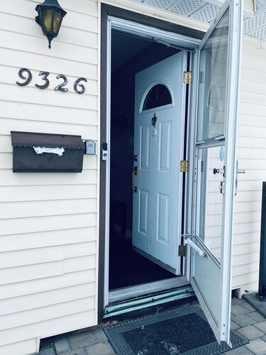 Shibly's Retreat 2 Close to West Edmonton Mall