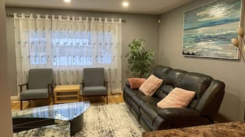 House, 2 Bedrooms | Living room