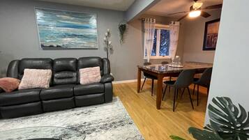 House, 2 Bedrooms | Living room