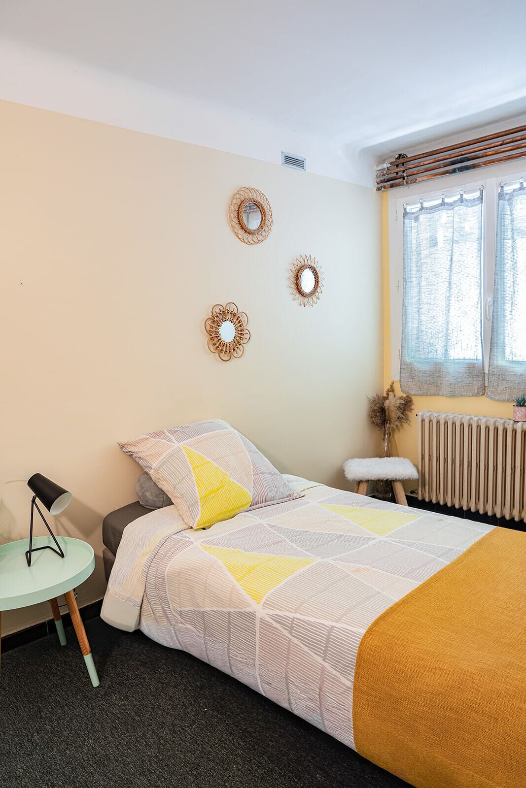 2 bedrooms, desk, iron/ironing board, travel crib