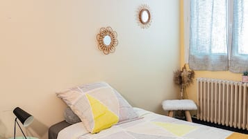 2 bedrooms, desk, iron/ironing board, travel crib