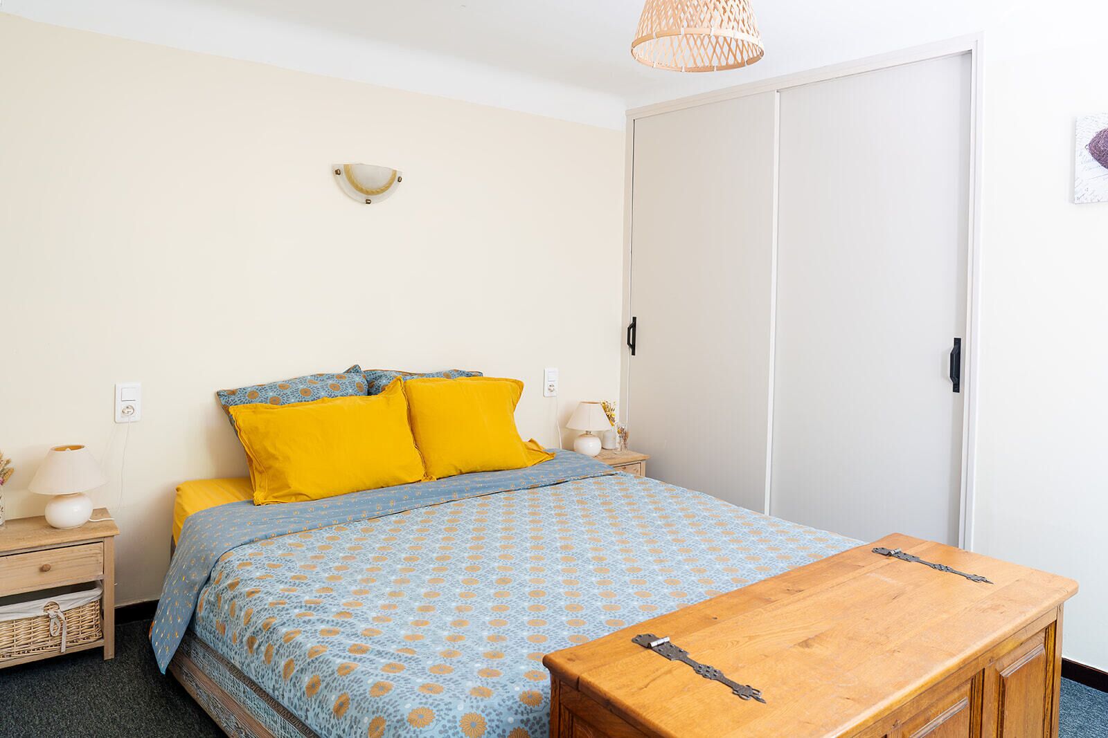 2 Schlafzimmer, Schreibtisch, Bügeleisen/Bügelbrett, Reisekinderbett