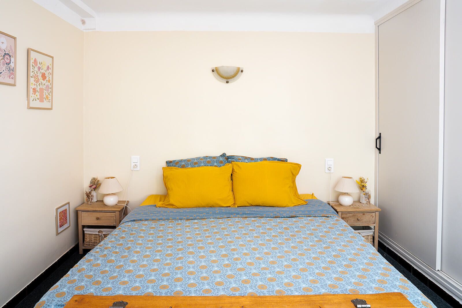 2 bedrooms, desk, iron/ironing board, travel cot