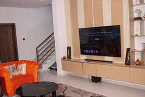 Interior - Spacious 4-bedroom house in beautiful Lekki with AC and gym (Lekki)