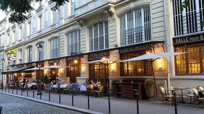 Outdoor dining - CentreParis (Paris)