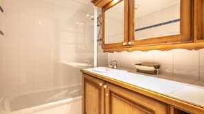 Shower, hair dryer - Appt cosy ski aux pieds 7-8 Pers (Morillon)