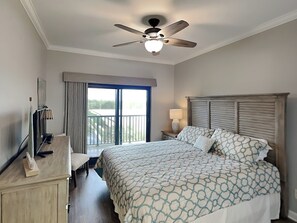 Silitysrauta/-lauta, Wi-Fi, vuodevaatteet