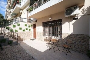Apartment - Lovely Front Garden 2 Bdrm Nea Smyrni (Nea Smirni)