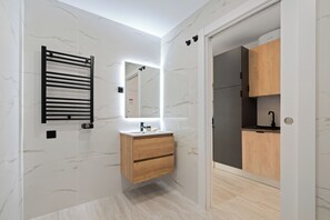 Double Room, Mobility Accessible | Bathroom - Dobo Alcorcón VG29 (Alcorcón)