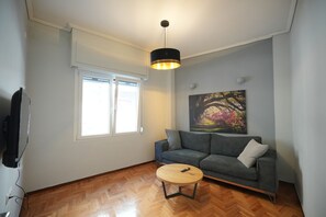 House - Cozy Exarcheia 1 Bdrm Central Apartment (Athens)