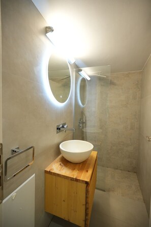 House - Cozy Exarcheia 1 Bdrm Central Apartment (Athens)