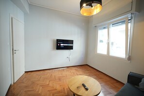 House - Cozy Exarcheia 1 Bdrm Central Apartment (Athens)