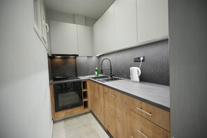 House - Cozy Exarcheia 1 Bdrm Central Apartment (Athens)
