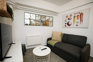 House - The Extravagant Studio in Pagkrati Near Stadium (Athens)