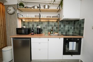 House - The Extravagant Studio in Pagkrati Near Stadium (Athens)