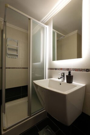 House - The Purple Apartment Badaro 3 Bdrm 24 7 Electric (Beirut)