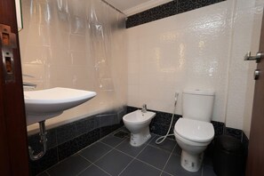 Apartment | 3 bedrooms - The Blue Apartment Badaro 3 Bdrm 24 7 Electric (Beirut)