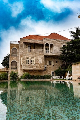House | 7 bedrooms. Harissa Mansion in Harissa