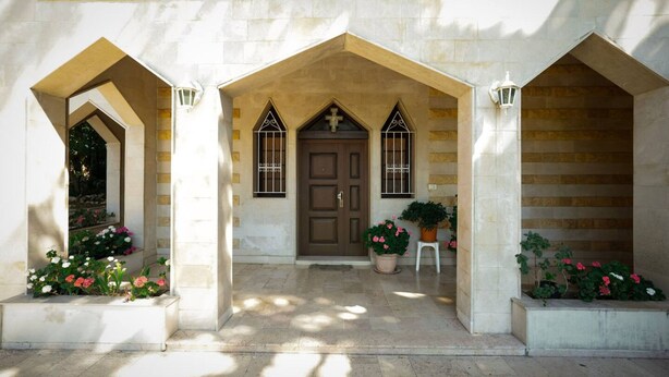 A building with a central entrance, flanked by two arched doorways, and a door with a cross above it. - The Ajaltoun Villa in Ajaltoun (Ajaltoun)
