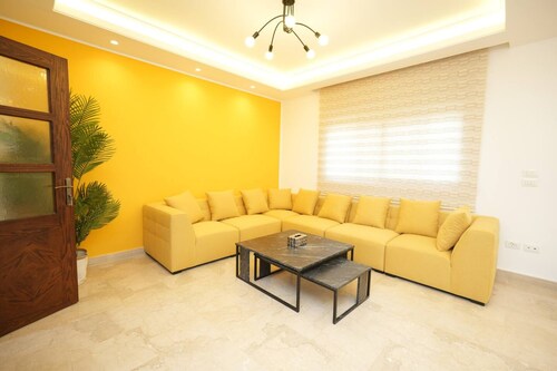 The Yellow Apartment Badaro 3 Bdrm 24 7 Electric