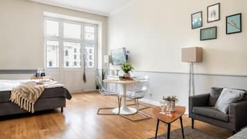 Comfort Apartment, Balcony, City View | Interior