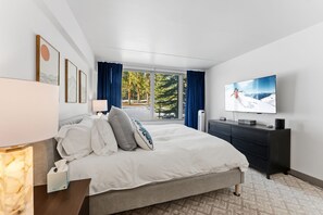 2 bedrooms, desk, Internet, bed sheets - Upscale Keystone Condo-Close to Resort Shuttle! (Keystone)