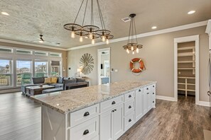 Interior - Bowers Oasis - Close to beach, spacious, well appointed. (Crystal Beach)