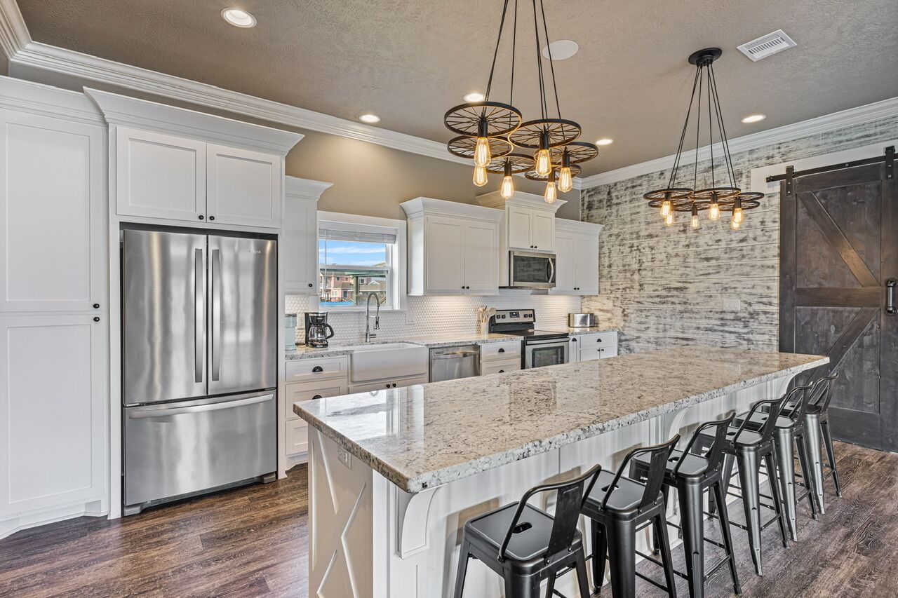 Fridge, microwave, dishwasher, coffee/tea maker