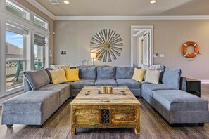 TV - Bowers Oasis - Close to beach, spacious, well appointed. (Crystal Beach)